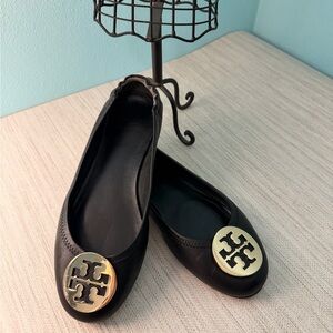 Tory Burch black Leather Flats with Gold Tory logo. Size 7.5 Very Good condition